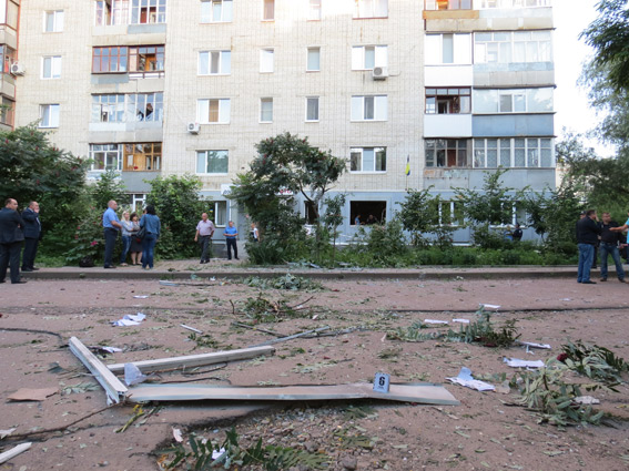 Теракт у Сумах: вночі вибухнув офіс нардепа від Батьківщини (ФОТО, ВІДЕО) - фото 2