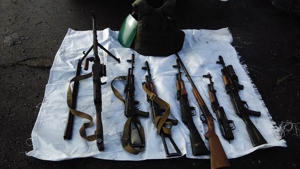 Правоохоронці знайшли схованку з бойовим знаряддям російського виробництва (ФОТО) - фото 3