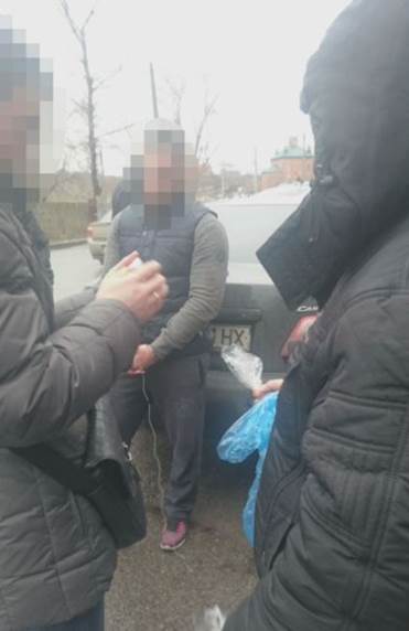 У Дніпропетровську держслужбовців упіймали на хабарі в 135 тис. грн - фото 1
