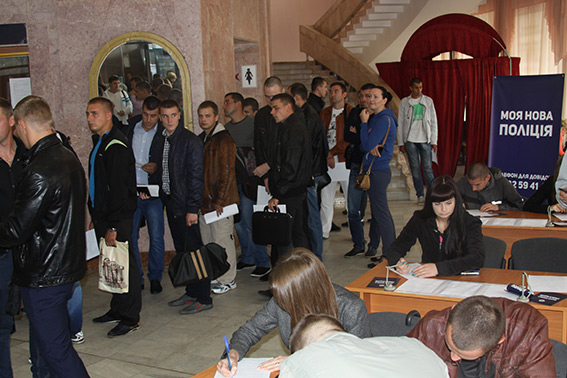 У Вінниці на місце одного поліцейського претендує 21 кандидат - фото 1