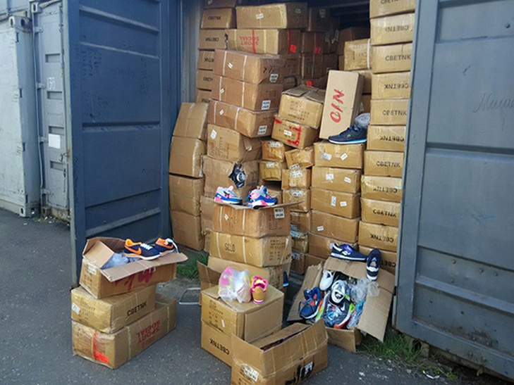 На Одещині поліція викрила склад з контрабандними товарами - фото 1