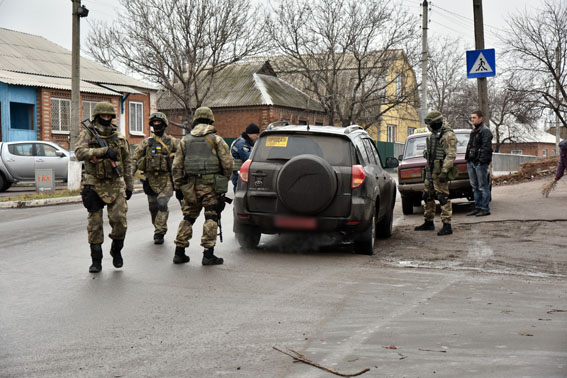 На Донеччині поліція працює у посиленому режимі (ФОТО) - фото 3