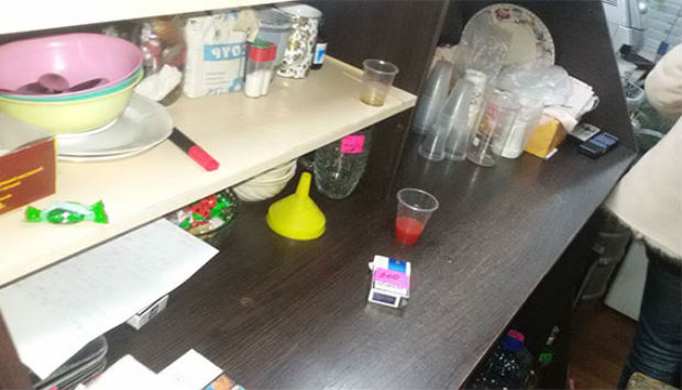 У центрі Харкова поліція закрила "розливайку", де продавали ром із пластикових каністр - фото 1