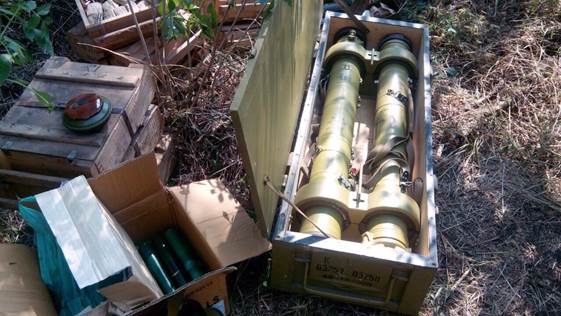 Біля траси "Артемівськ-Лисичанськ" знайшли велику схованку зброї - фото 2