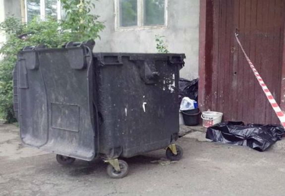 У Києві знайшли жінку, що викинула свою новонароджену дитину на смітник - фото 1