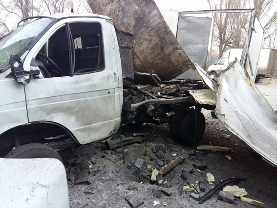 У Красноармійську стався вибух на СТО: автівки розлетілися вщент (ФОТО) - фото 1