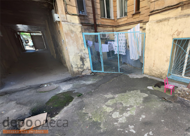 Незрівнянний колорит одеських двориків проти скла і бетону сучасності - фото 14