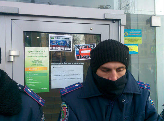 У Харкові пройшла акція протесту з вимогою бойкотувати російський бізнес - фото 4