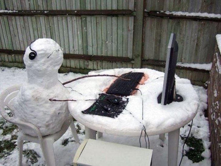 На випадок, якщо випаде сніг: цікаві ідеї для створення сніговиків - фото 4