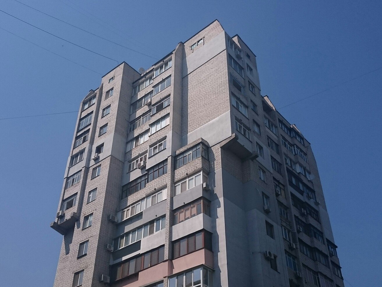 У центрі Миколаєва повідомили про замінування 16-поверхівки