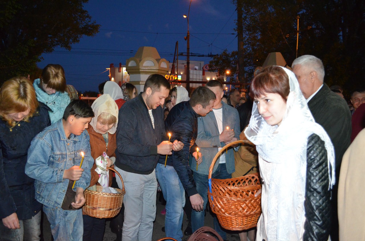 Миколаївці почали святкувати Великдень з богослужінь