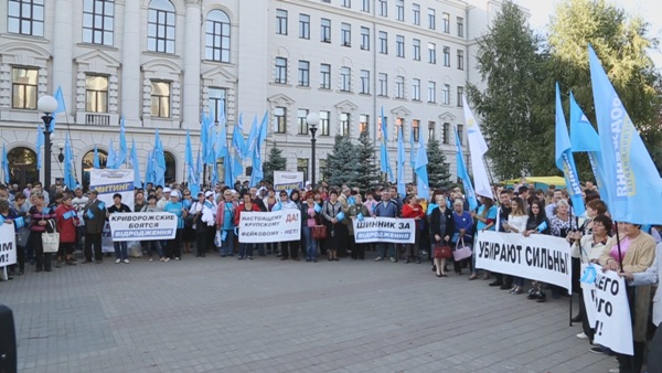 У Дніпропетровську мітингарі вимагають від виборчкому "послухатися" суду - фото 1