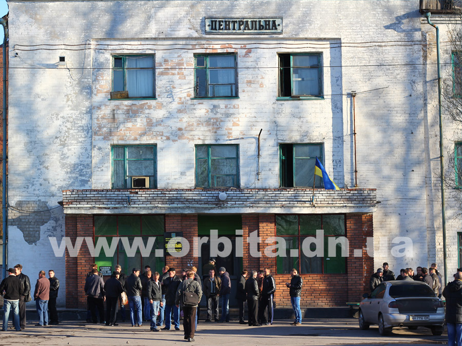 На шахті "Центральна" в Красноармійську, що на Донеччині, шахтарі страйкують - фото 1