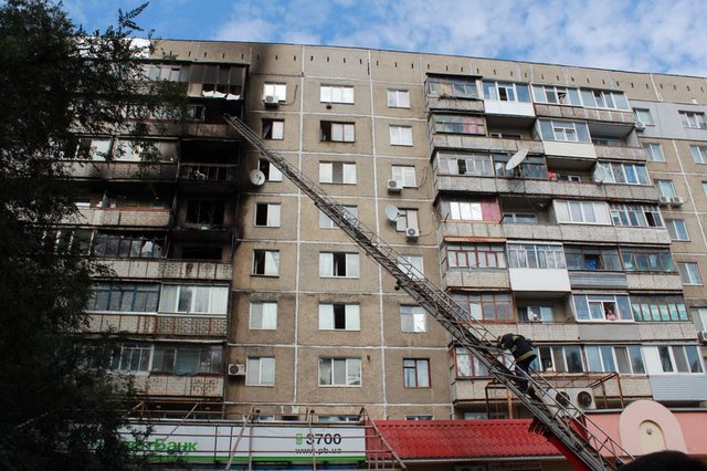 У окупованому Луганську згоріло кілька квартир - фото 3