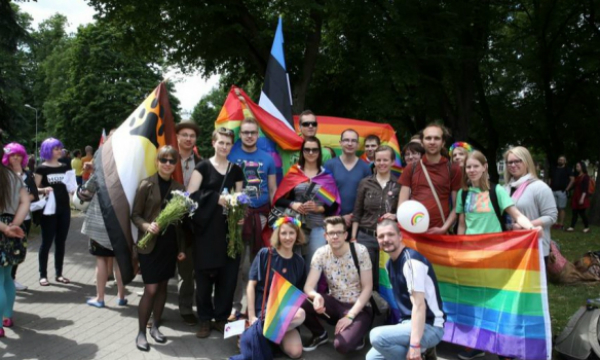 У центрі Риги понад 5 тисяч людей взяли участь в гей-параді (ФОТО) - фото 1