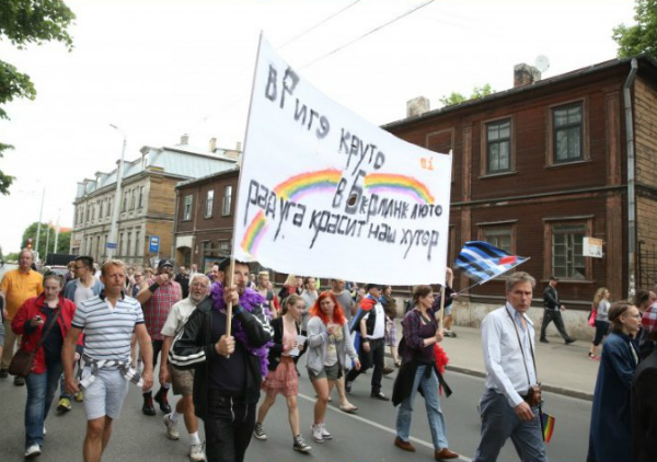 У центрі Риги понад 5 тисяч людей взяли участь в гей-параді (ФОТО) - фото 4