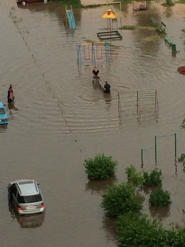 У Росії через масштабну зливу затопило місто Курськ (ФОТО, ВІДЕО) - фото 1