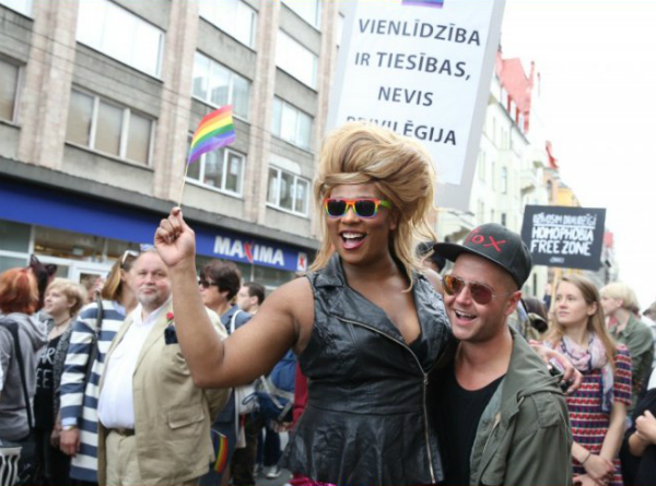 У центрі Риги понад 5 тисяч людей взяли участь в гей-параді (ФОТО) - фото 2