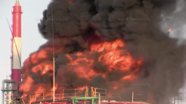 У Саратові горить завод "Роснефти" (ФОТО) - фото 1