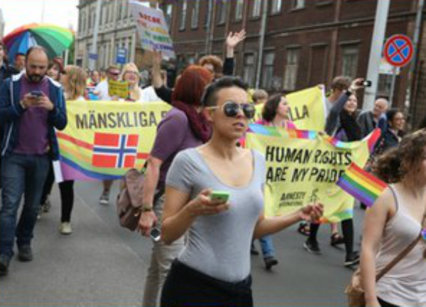 У центрі Риги понад 5 тисяч людей взяли участь в гей-параді (ФОТО) - фото 5