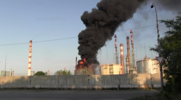 У Саратові горить завод "Роснефти" (ФОТО) - фото 2