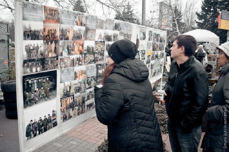 У Нікополі пам'ять загиблих героїв вшанували величезним білбордом і світлинами - фото 3