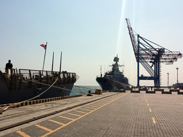 В порту Одеси "Сагайдачний" і есмінець ВМС США USS Donald Cook віддали швартовий - фото 1