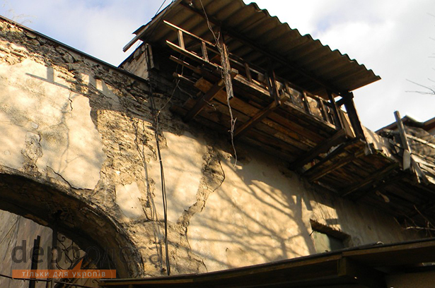 Незрівнянний колорит одеських двориків проти скла і бетону сучасності - фото 13