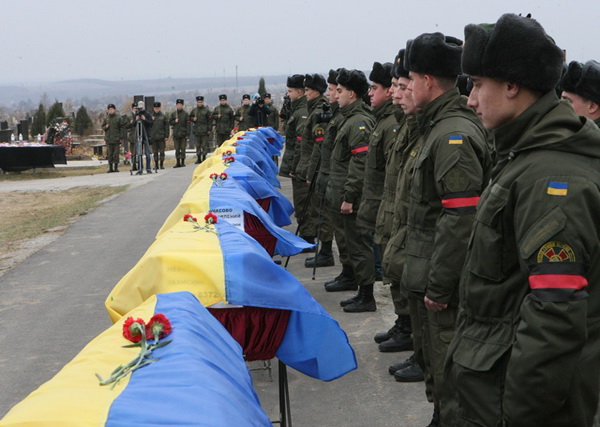 До Дніпропетровська продовжують надходити тіла загиблих бійців АТО - фото 1