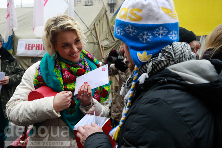 День Святого Валентина на Євромайдані: Пікет ГПУ і пригоди Амура - фото 1