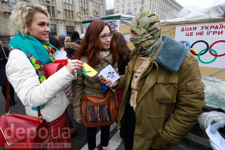 День Святого Валентина на Євромайдані: Пікет ГПУ і пригоди Амура - фото 3