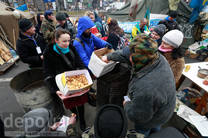 День Святого Валентина на Євромайдані: Пікет ГПУ і пригоди Амура - фото 5
