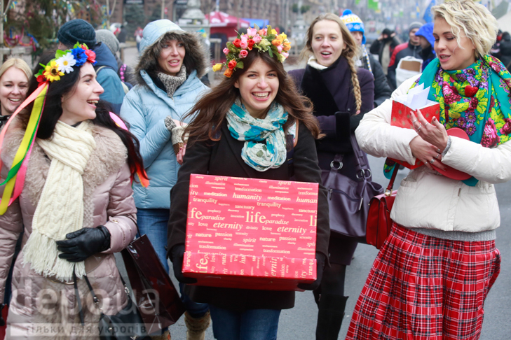 День Святого Валентина на Євромайдані: Пікет ГПУ і пригоди Амура - фото 9