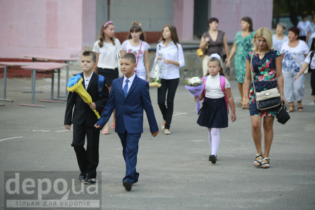Як святкують День знань у випадковій київській школі (ФОТОРЕПОРТАЖ) - фото 14