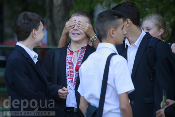 Як святкують День знань у випадковій київській школі (ФОТОРЕПОРТАЖ) - фото 15