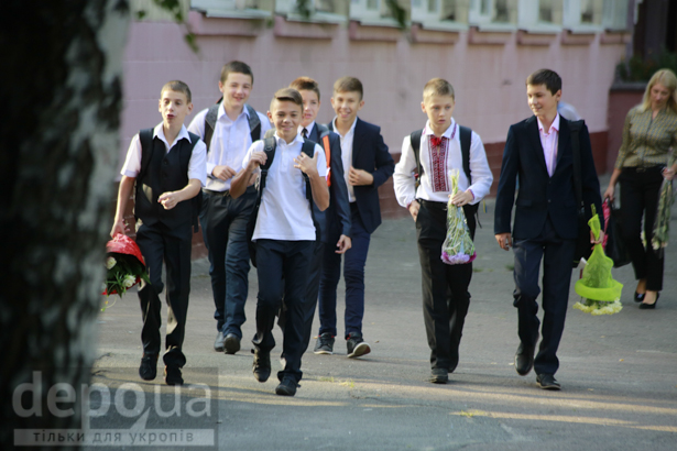 Як святкують День знань у випадковій київській школі (ФОТОРЕПОРТАЖ) - фото 6