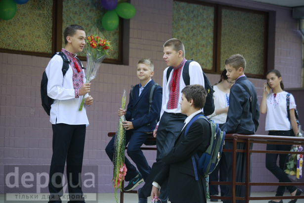 Як святкують День знань у випадковій київській школі (ФОТОРЕПОРТАЖ) - фото 16