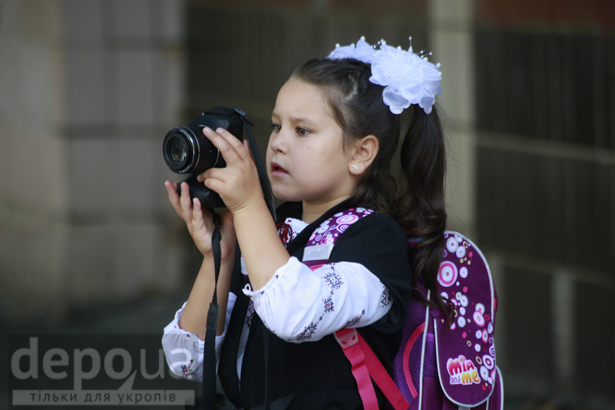 Як святкують День знань у випадковій київській школі (ФОТОРЕПОРТАЖ) - фото 7