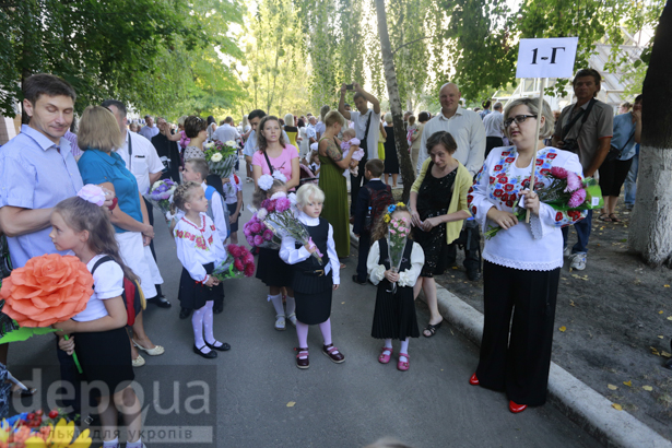 Як святкують День знань у випадковій київській школі (ФОТОРЕПОРТАЖ) - фото 10
