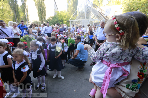 Як святкують День знань у випадковій київській школі (ФОТОРЕПОРТАЖ) - фото 18