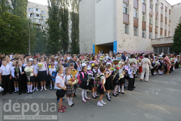 Як святкують День знань у випадковій київській школі (ФОТОРЕПОРТАЖ) - фото 11