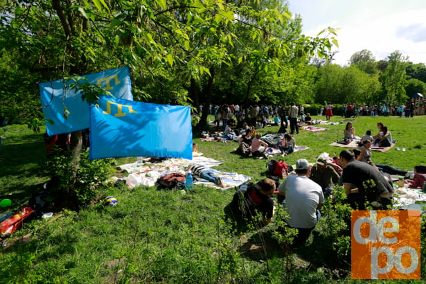 Кримських "татар" поселять у київському Пирогові - фото 1