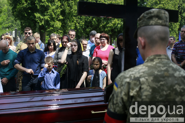 Тємура Юлдашева поховали на Лук'янівському військовому кладовищі у Києві (ФОТО) - фото 3