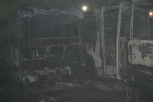 Десять маршрутних автобусів згоріли на території одеського АТП "Севертранс" - фото 2
