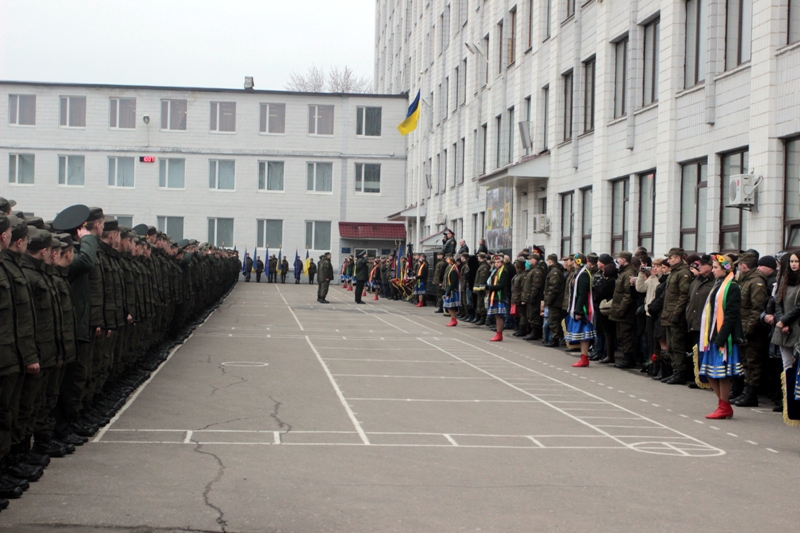 У Харкові випустили 200 лейтенантів Нацгвардії  - фото 8
