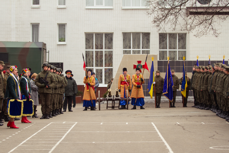 У Харкові випустили 200 лейтенантів Нацгвардії  - фото 7