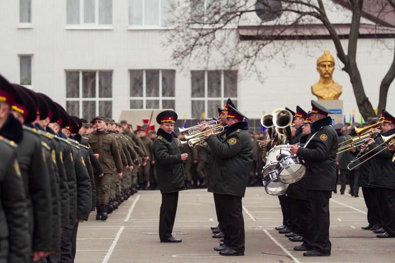У Харкові випустили 200 лейтенантів Нацгвардії  - фото 5