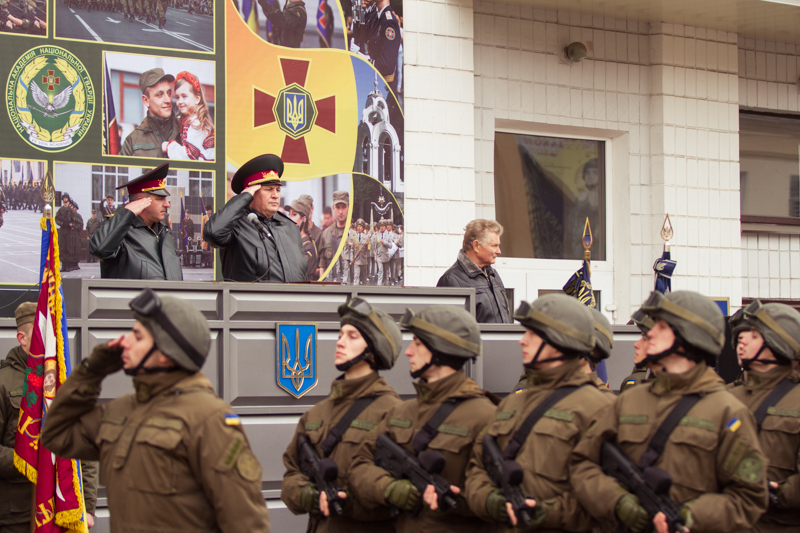 У Харкові випустили 200 лейтенантів Нацгвардії  - фото 3