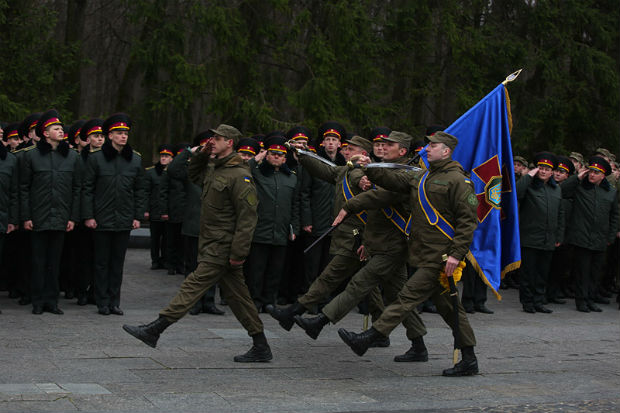 У Харкові курсанти Академії Нацгвардії присягнули Україні на Меморіалі слави - фото 4