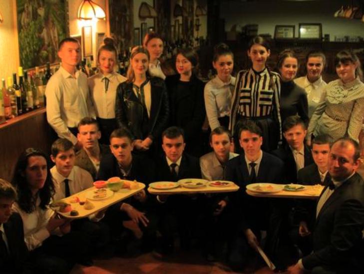 В Ужгороді почали выдзначати свято молодого вина - фото 1